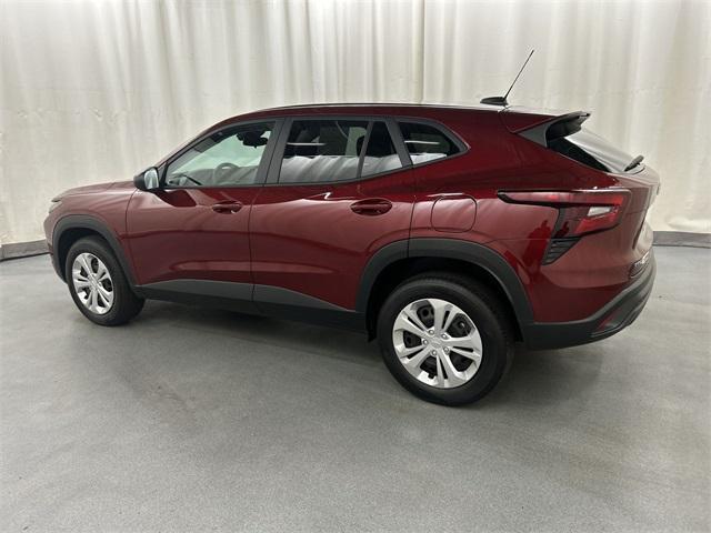 used 2025 Chevrolet Trax car, priced at $20,999