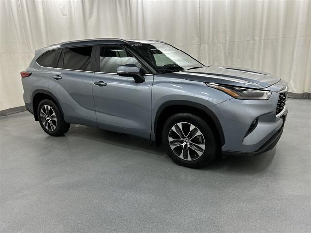 used 2023 Toyota Highlander car, priced at $36,977
