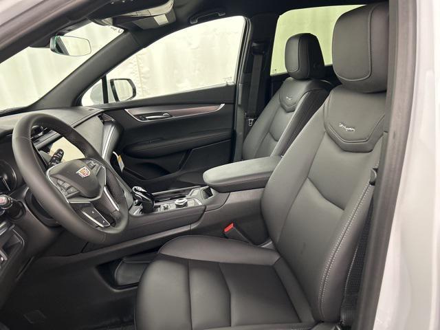 new 2025 Cadillac XT5 car, priced at $42,123