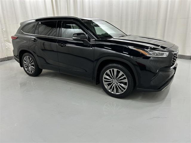 used 2021 Toyota Highlander car, priced at $34,990