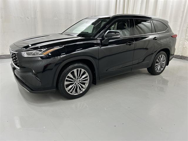 used 2021 Toyota Highlander car, priced at $34,990