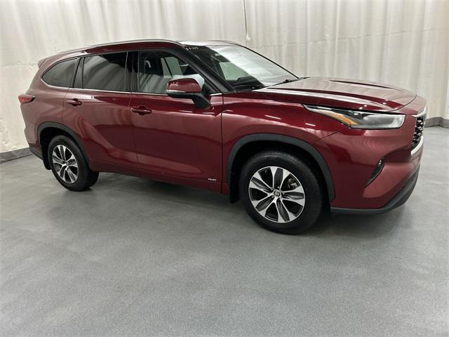 used 2022 Toyota Highlander Hybrid car, priced at $29,999