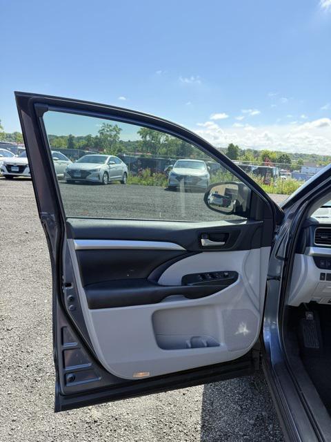 used 2019 Toyota Highlander car, priced at $23,962