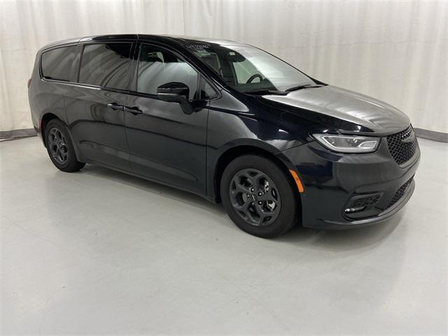 used 2022 Chrysler Pacifica Hybrid car, priced at $26,820