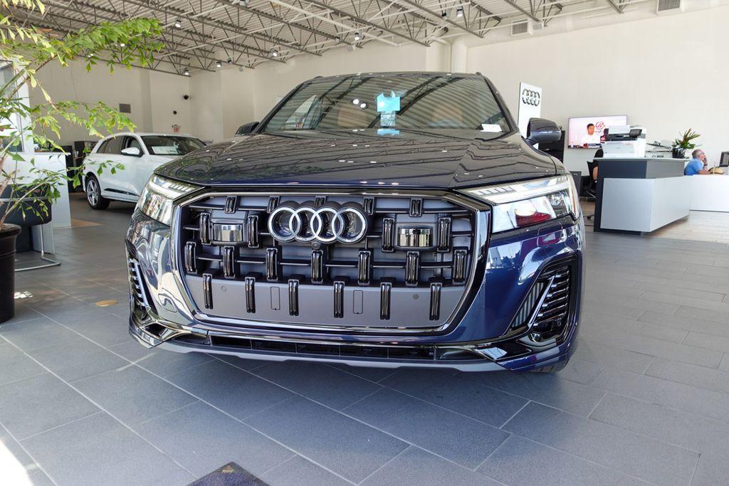 new 2025 Audi Q7 car, priced at $78,490