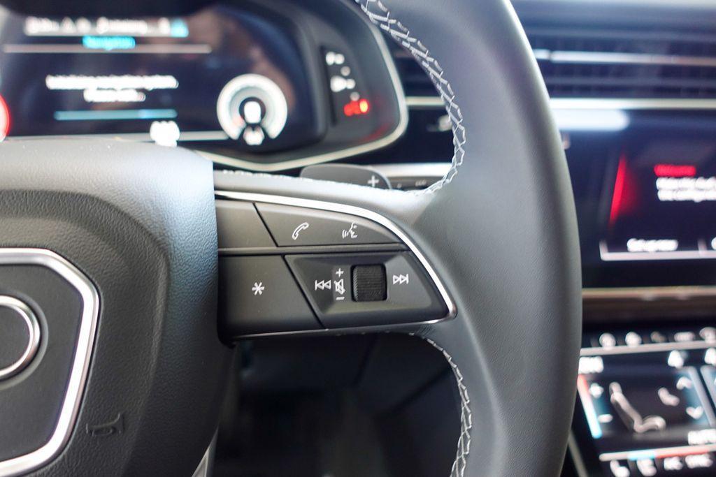 new 2025 Audi Q7 car, priced at $78,490