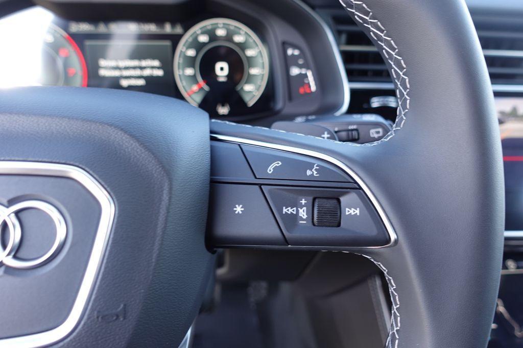 new 2025 Audi Q7 car, priced at $65,850