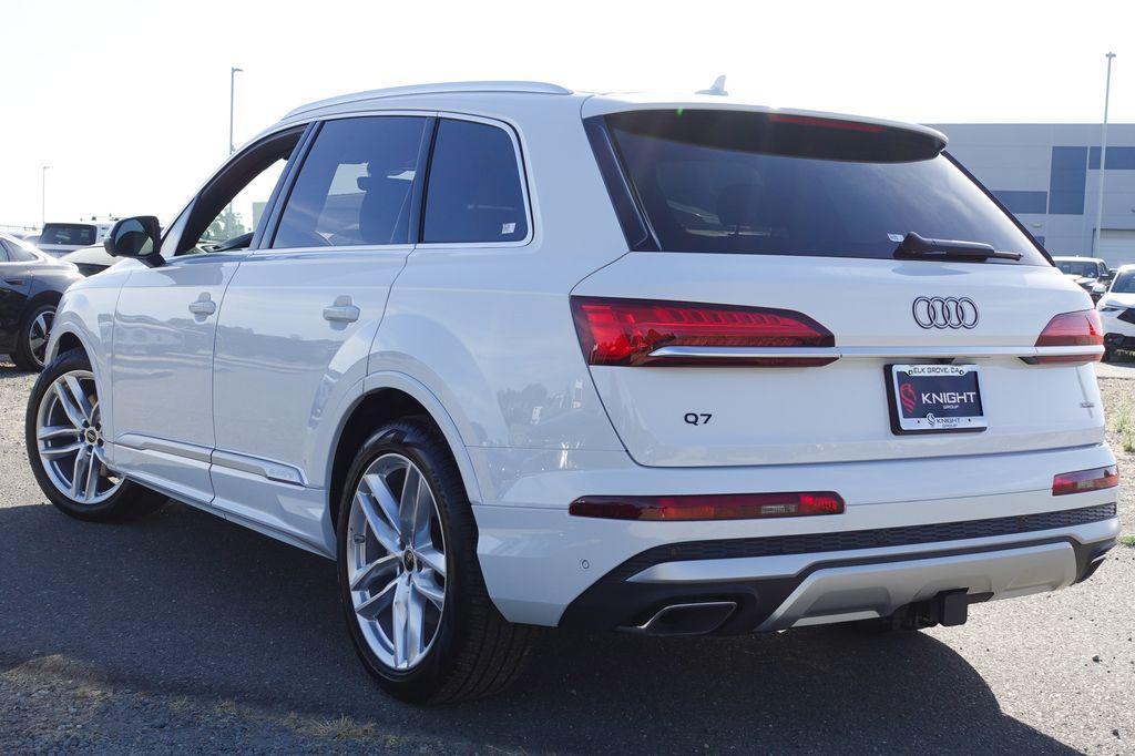 new 2025 Audi Q7 car, priced at $65,850