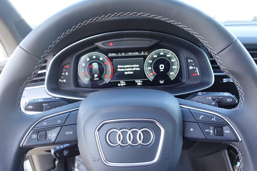 new 2025 Audi Q7 car, priced at $65,850
