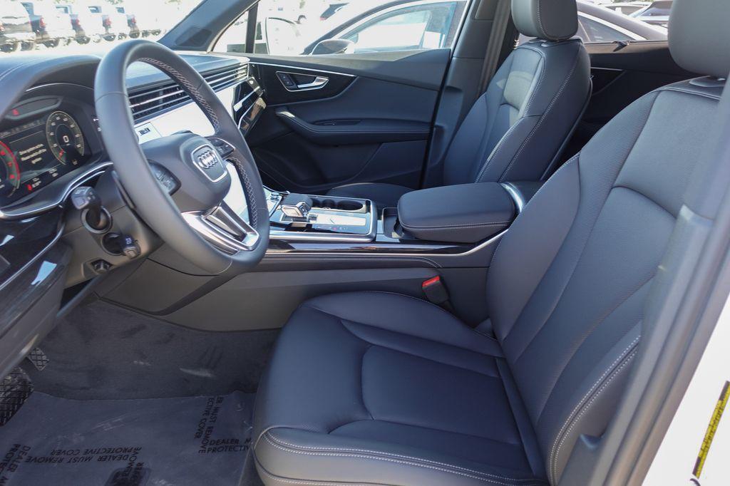 new 2025 Audi Q7 car, priced at $65,850