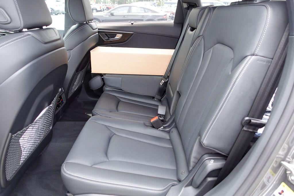 new 2025 Audi Q7 car, priced at $78,760