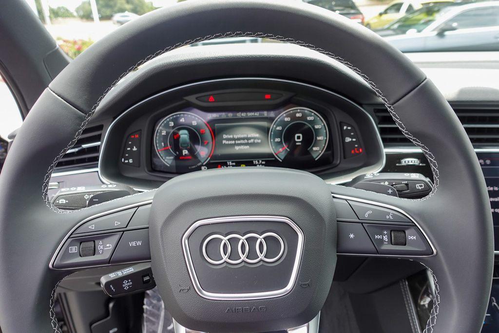 new 2025 Audi Q7 car, priced at $78,760