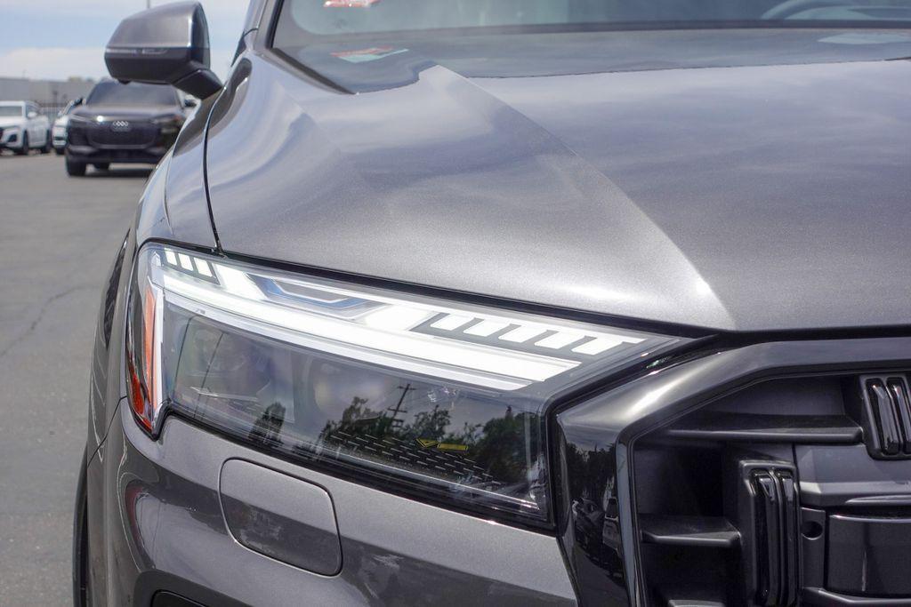 new 2025 Audi Q7 car, priced at $78,760