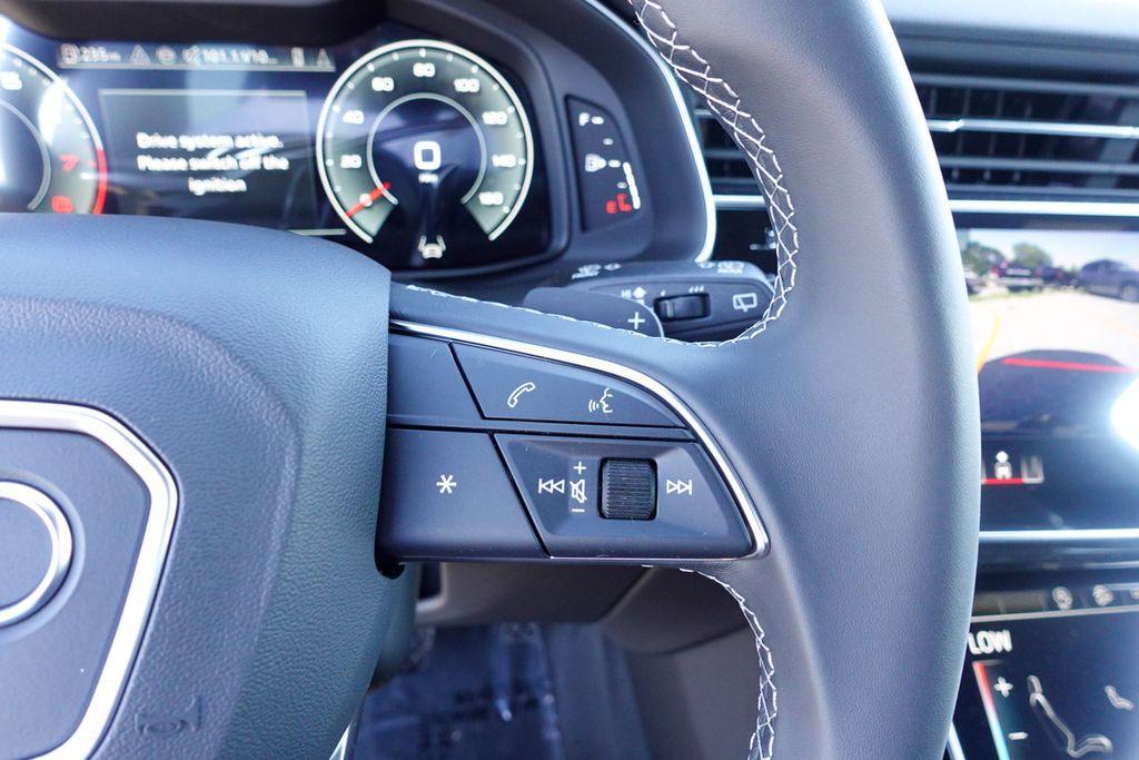 new 2025 Audi Q7 car, priced at $60,765