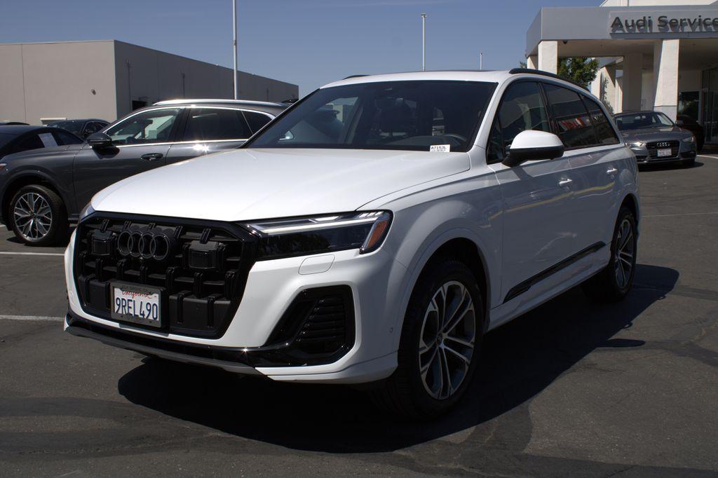 used 2025 Audi Q7 car, priced at $59,997