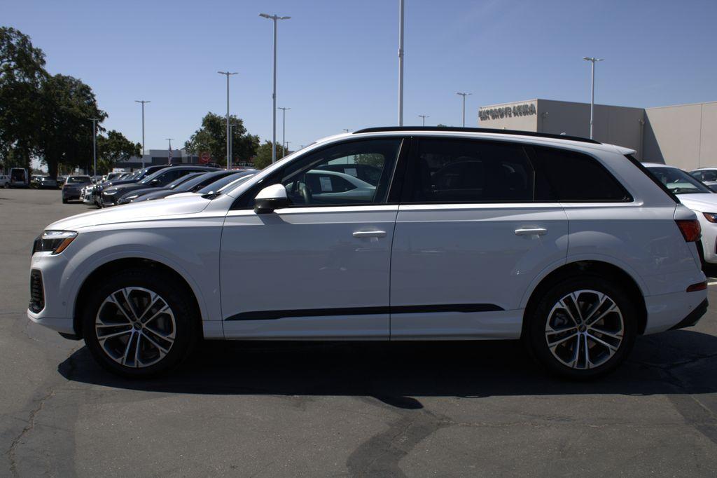 used 2025 Audi Q7 car, priced at $59,997