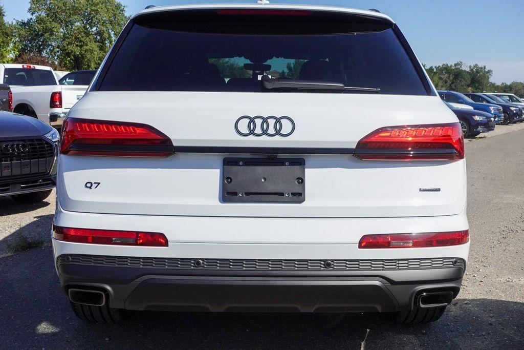 new 2025 Audi Q7 car, priced at $57,685
