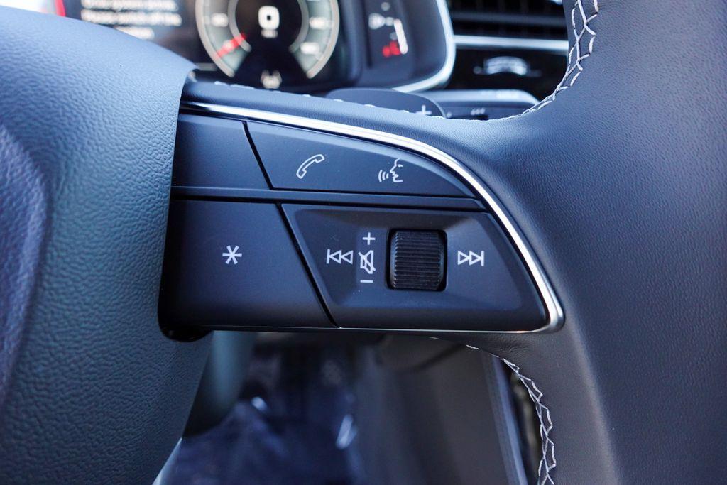 new 2025 Audi Q7 car, priced at $71,150