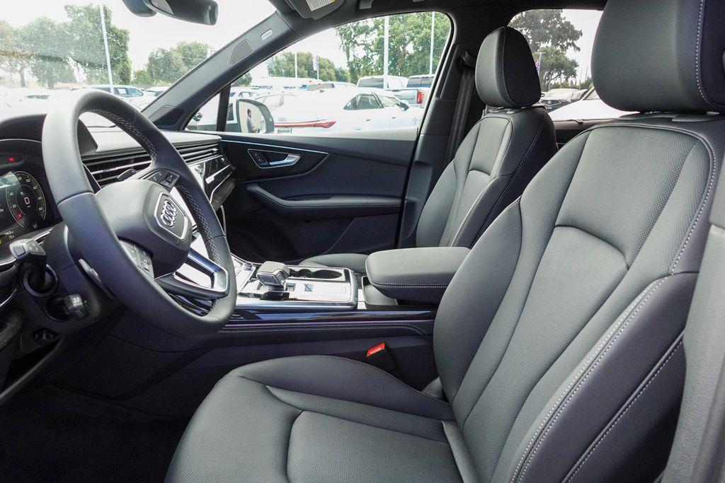 new 2025 Audi Q7 car, priced at $66,462