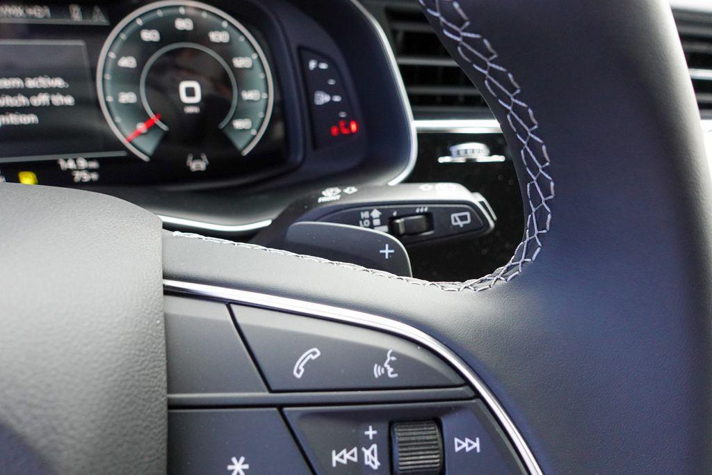 new 2025 Audi Q7 car, priced at $66,462