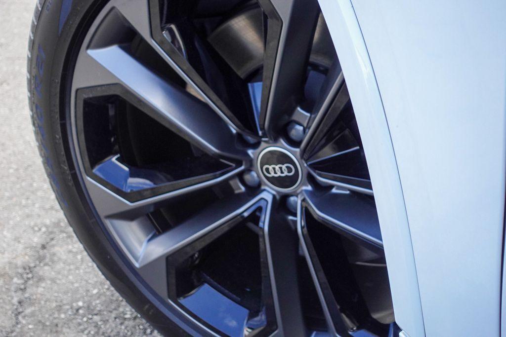 new 2025 Audi Q7 car, priced at $66,462