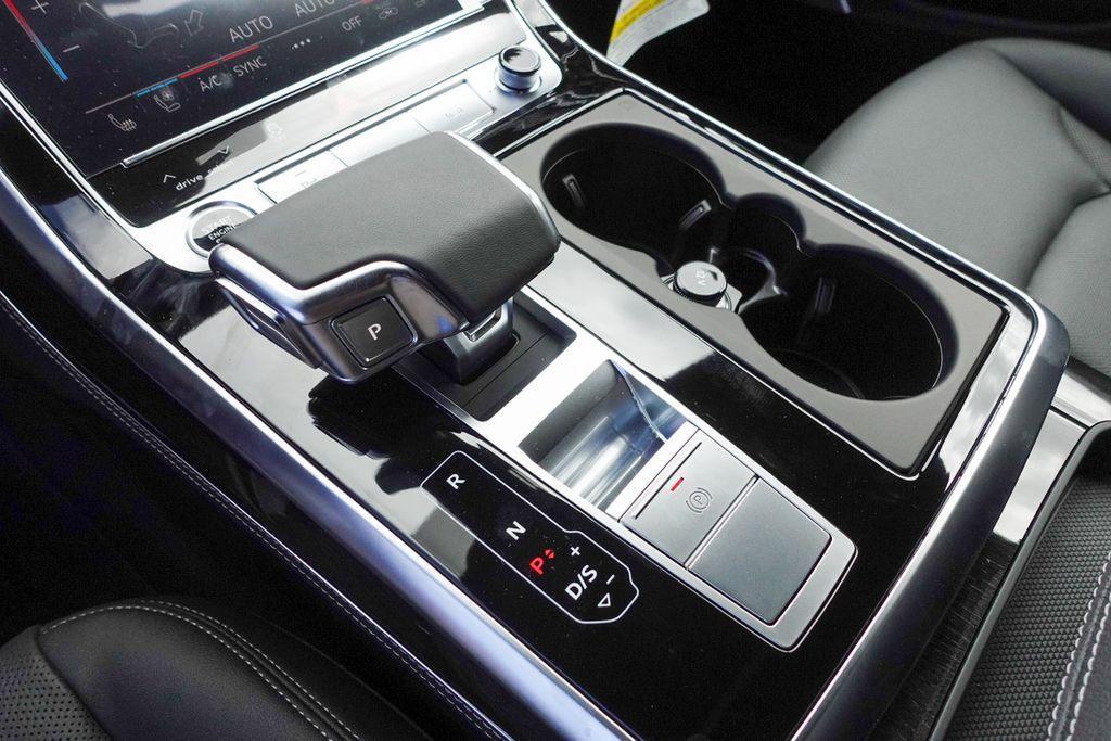 new 2025 Audi Q7 car, priced at $66,462