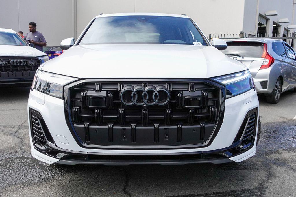 new 2025 Audi Q7 car, priced at $66,462
