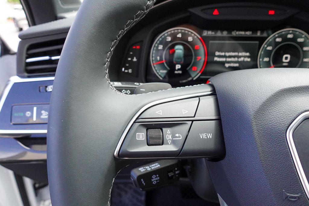 new 2025 Audi Q7 car, priced at $66,462