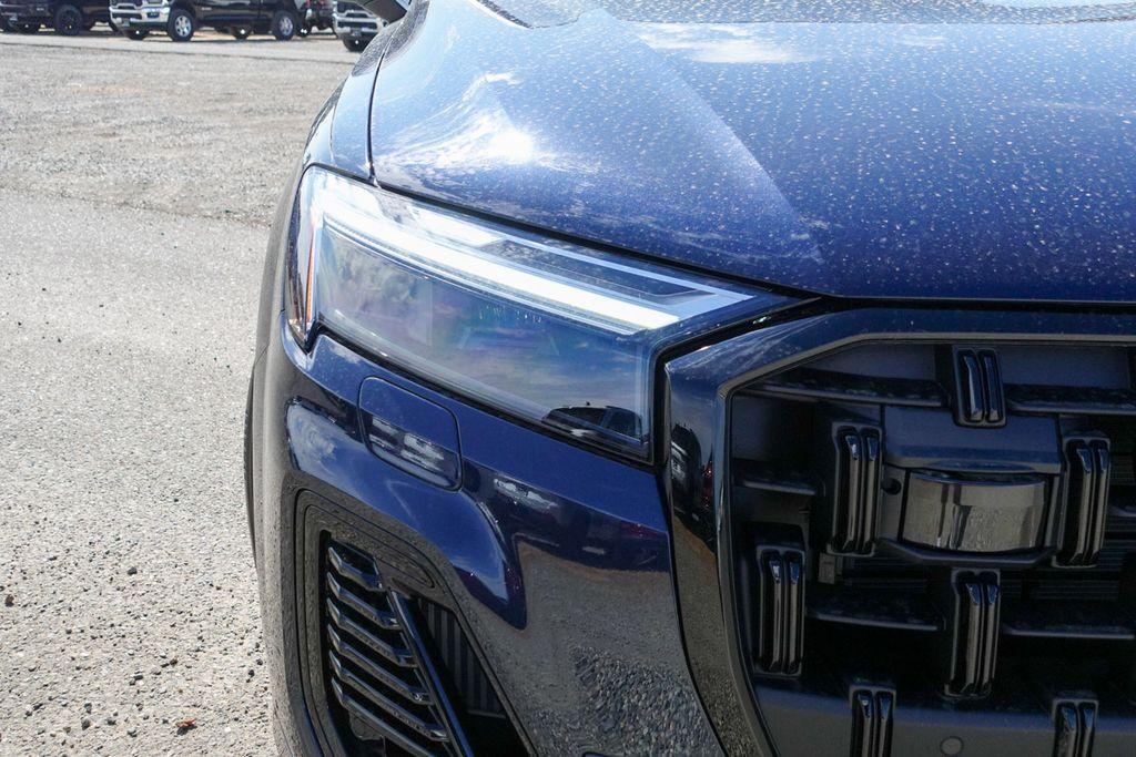 new 2025 Audi Q7 car, priced at $67,145