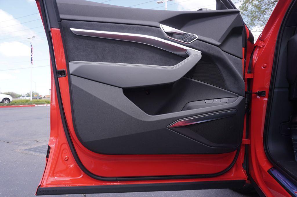new 2024 Audi SQ8 e-tron car, priced at $104,805