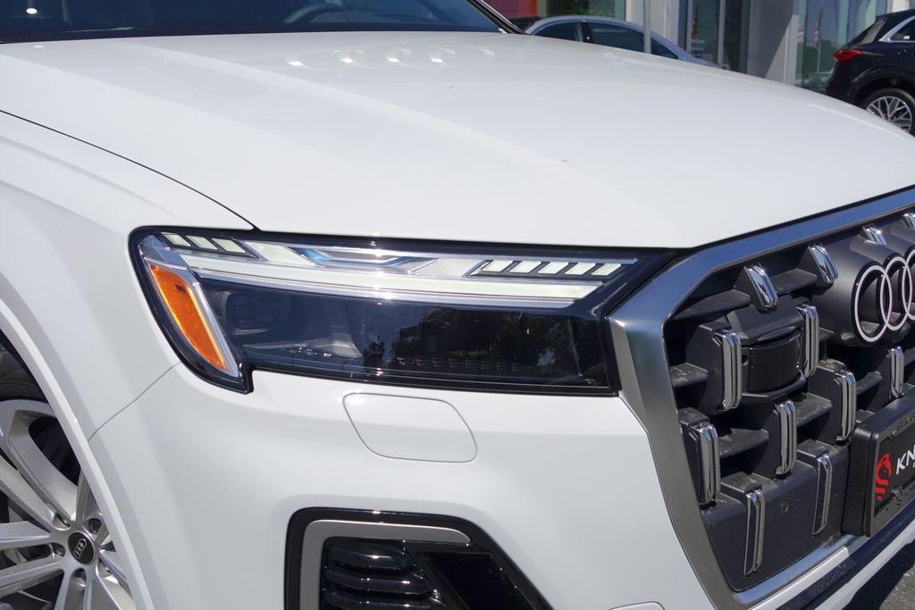 new 2025 Audi Q7 car, priced at $72,660