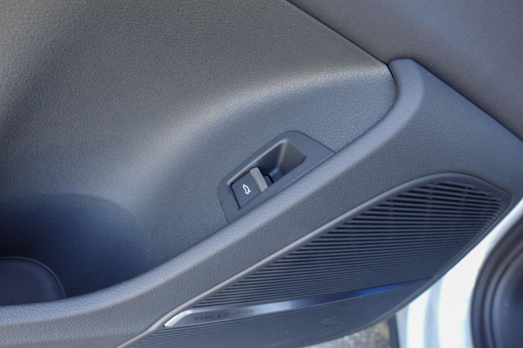 new 2025 Audi Q7 car, priced at $72,660