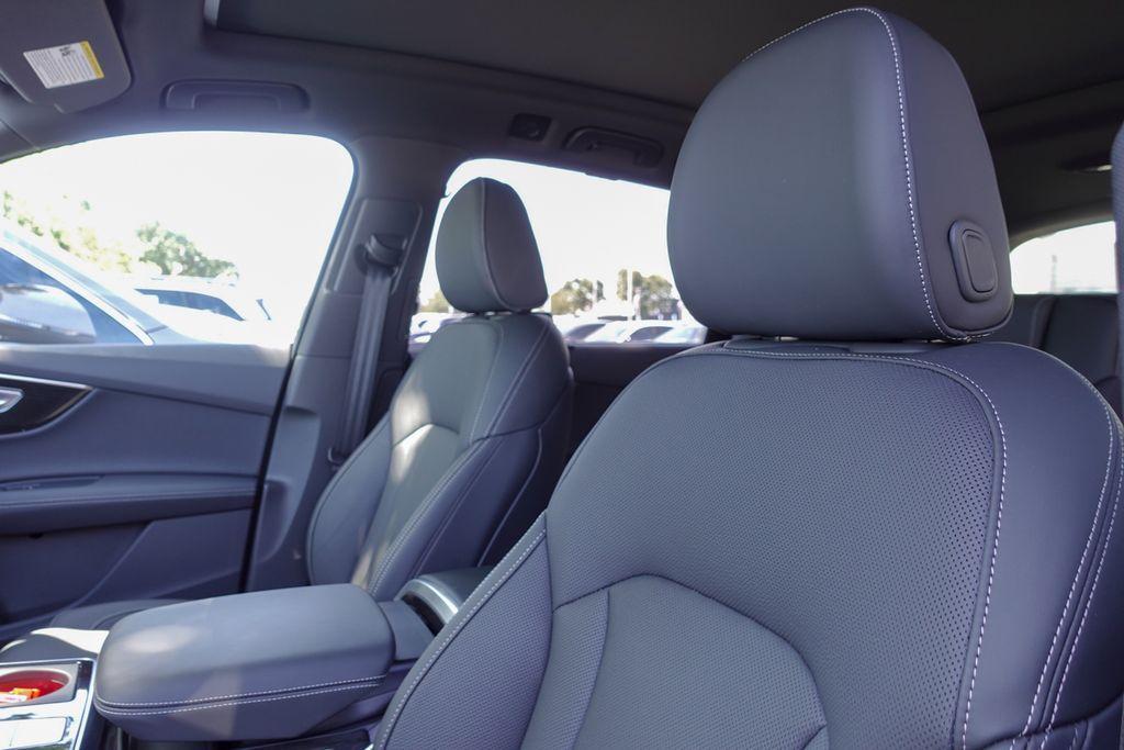 new 2025 Audi Q7 car, priced at $72,660