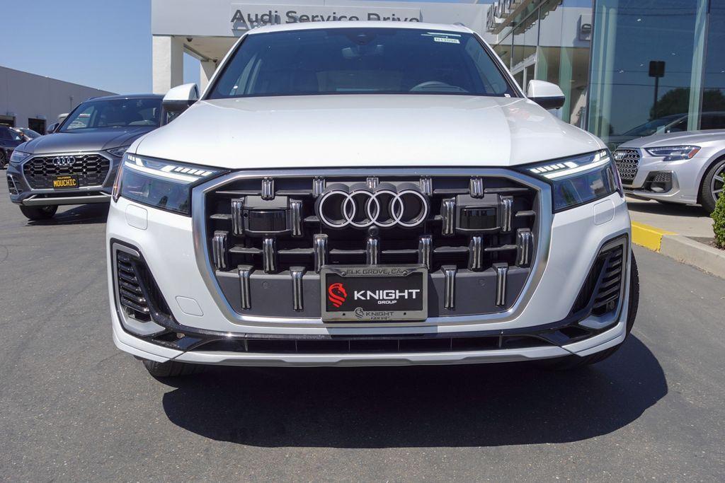 new 2025 Audi Q7 car, priced at $72,660