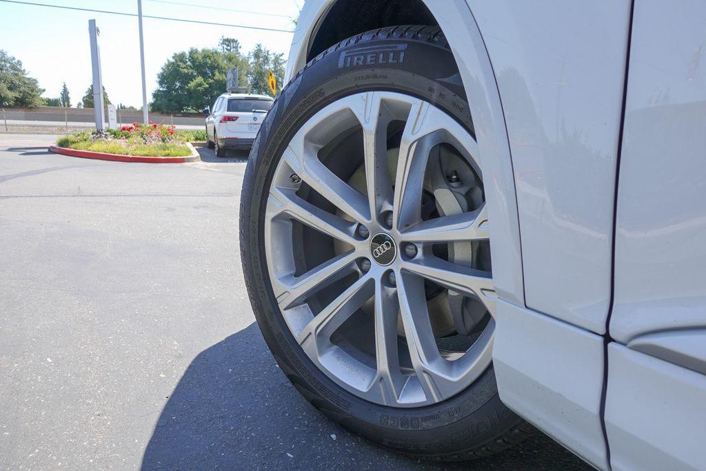new 2025 Audi Q7 car, priced at $72,660