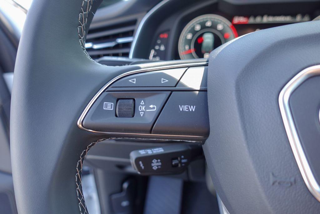 new 2025 Audi Q7 car, priced at $72,660