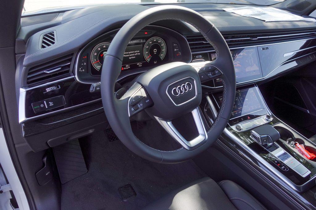 new 2025 Audi Q7 car, priced at $72,660