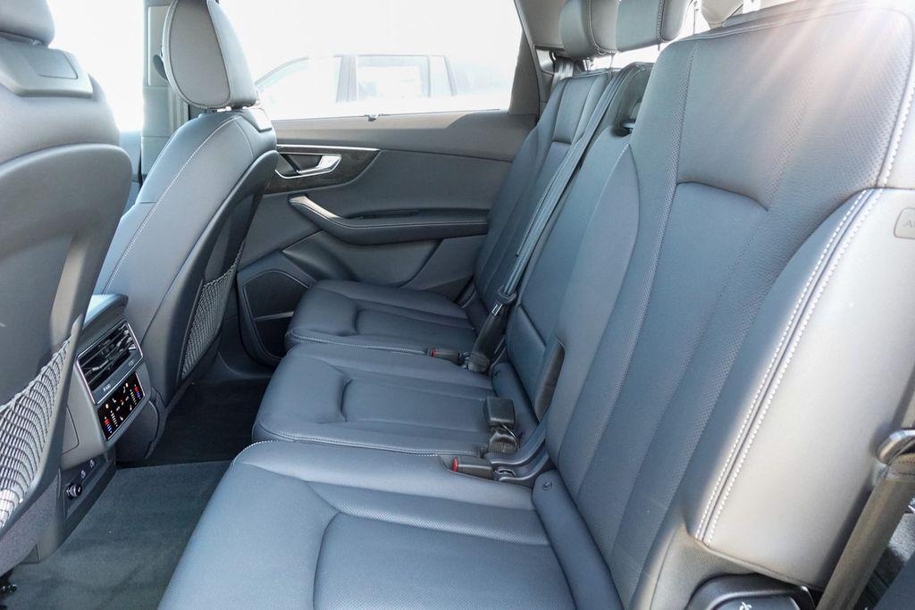 new 2025 Audi Q7 car, priced at $72,250