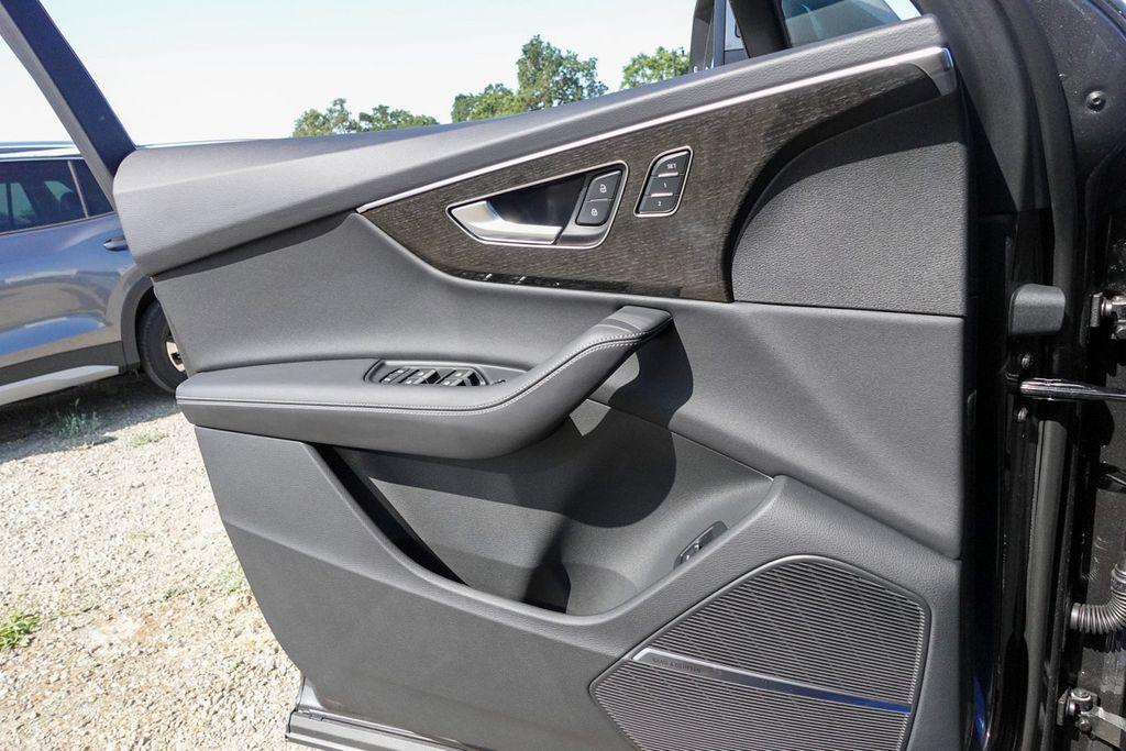 new 2025 Audi Q7 car, priced at $72,250