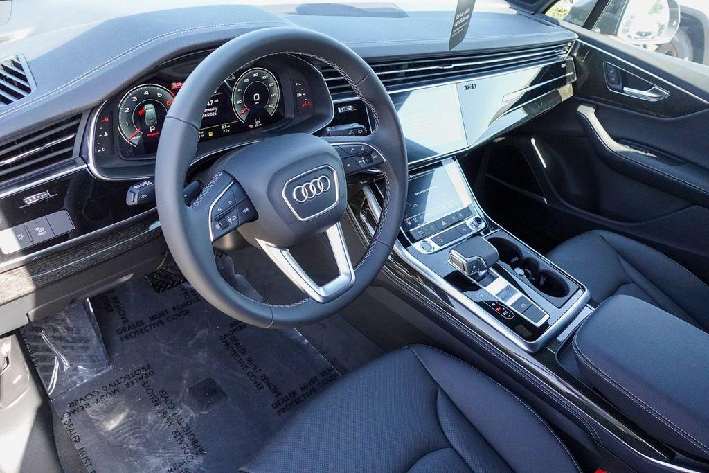 new 2025 Audi Q7 car, priced at $72,250