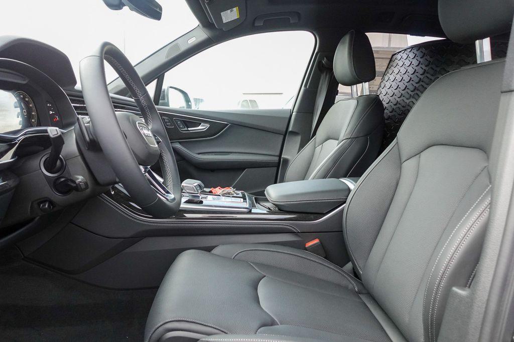 new 2025 Audi Q7 car, priced at $74,160