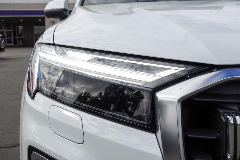 new 2025 Audi Q7 car, priced at $61,870