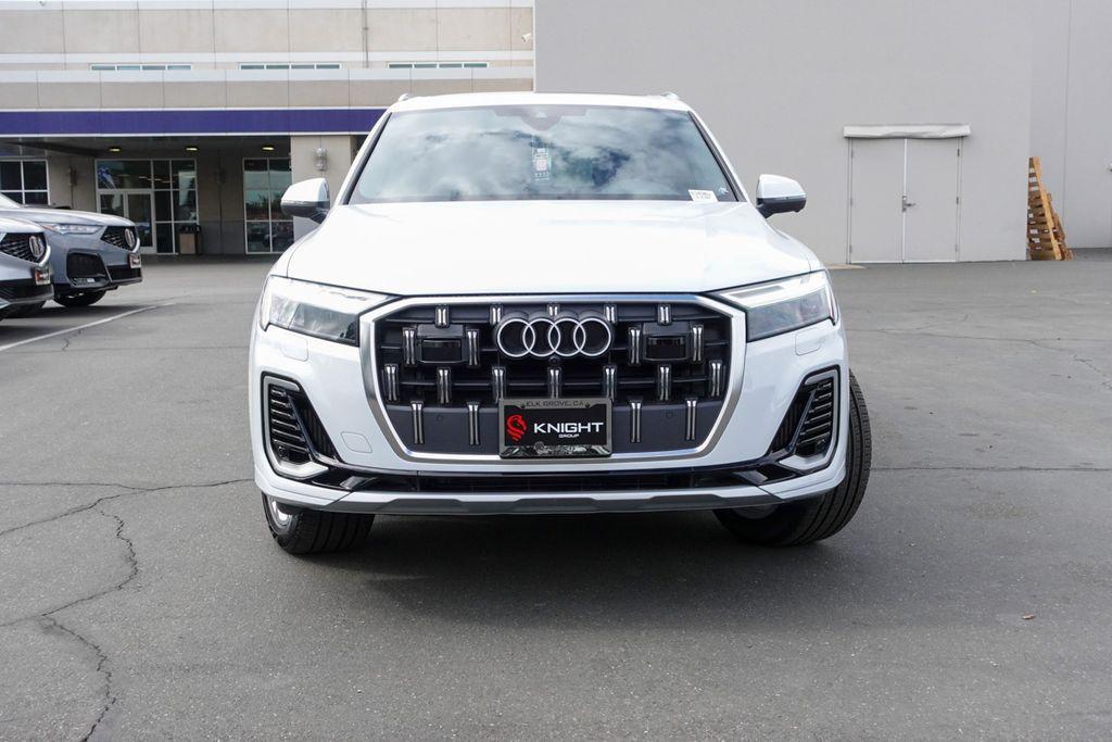 new 2025 Audi Q7 car, priced at $61,870