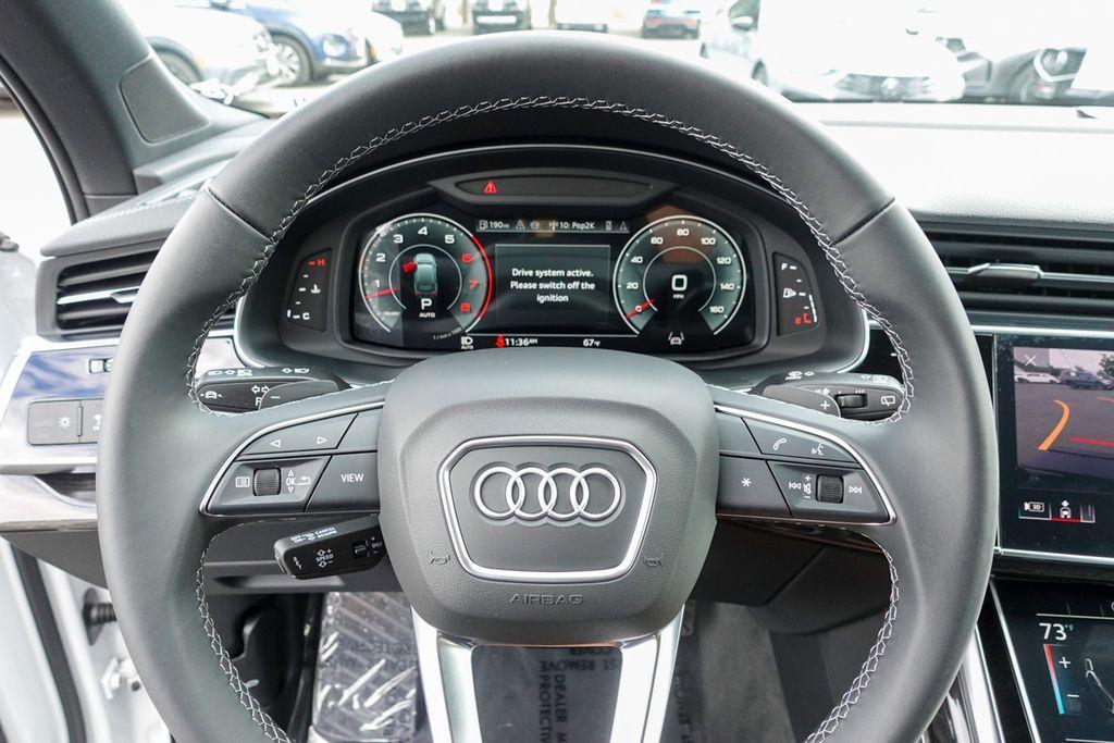 new 2025 Audi Q7 car, priced at $61,870