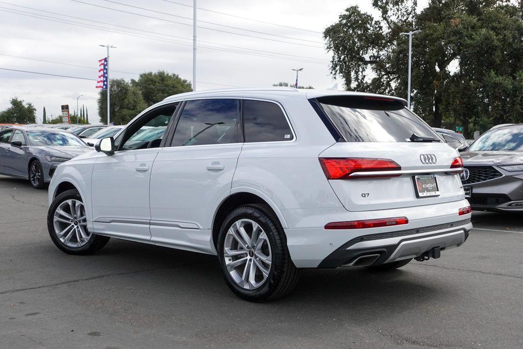 new 2025 Audi Q7 car, priced at $61,870