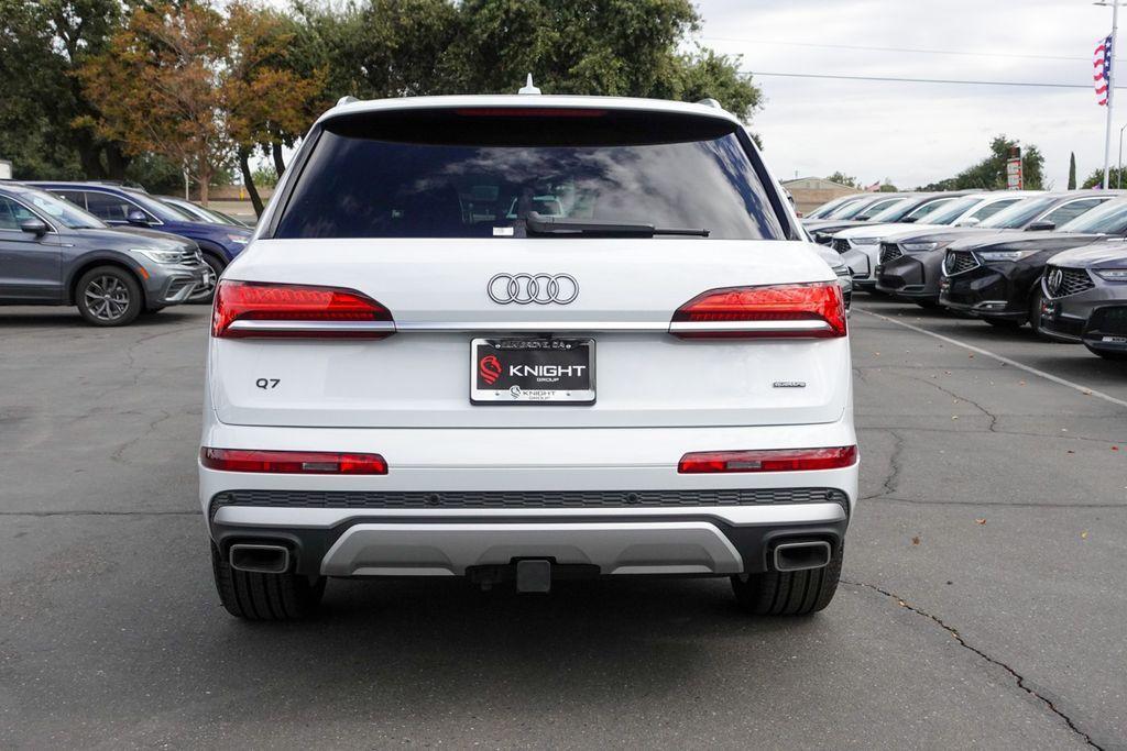new 2025 Audi Q7 car, priced at $61,870