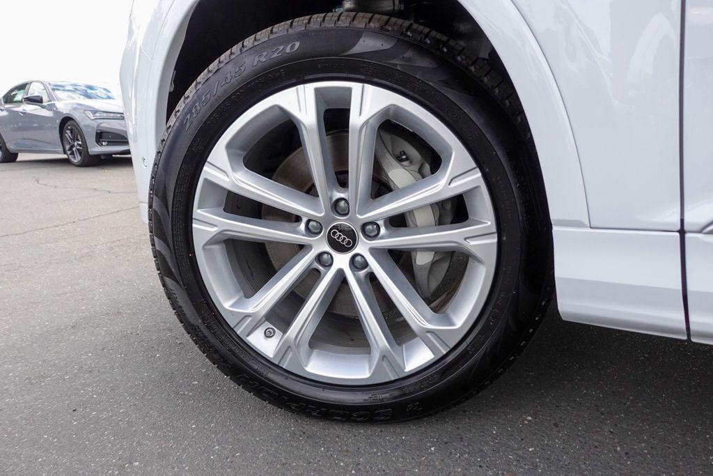 new 2025 Audi Q7 car, priced at $61,870