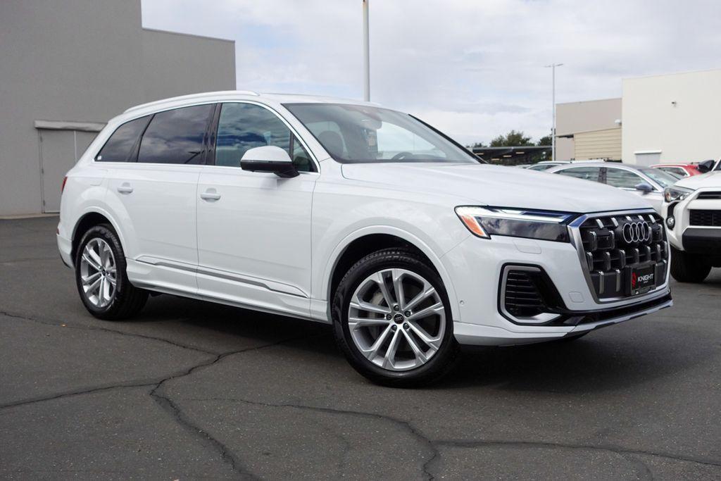 new 2025 Audi Q7 car, priced at $61,870
