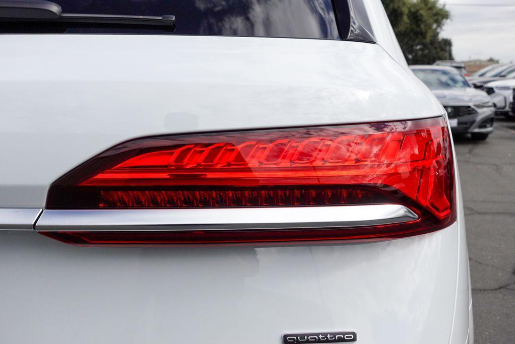 new 2025 Audi Q7 car, priced at $61,870