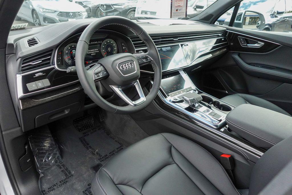 new 2025 Audi Q7 car, priced at $61,870